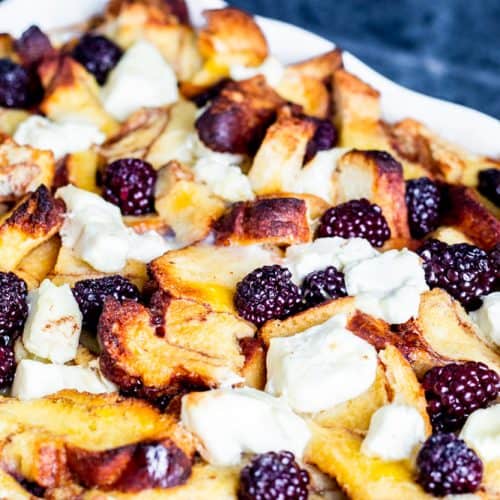 This Overnight Baked Cinnamon French Toast Casserole with blackberries and cream cheese is the best easy recipe for brunch or breakfast for a crowd! Perfect for holidays, parties, Thanksgiving, Christmas, or a weekend treat for the family. Make ahead of time for simple prep freezer friendly! {VIDEO} #breakfast #FrenchToast #Blackberries #MakeAheadMeal