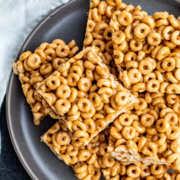 Cereal bars on a gray plate.